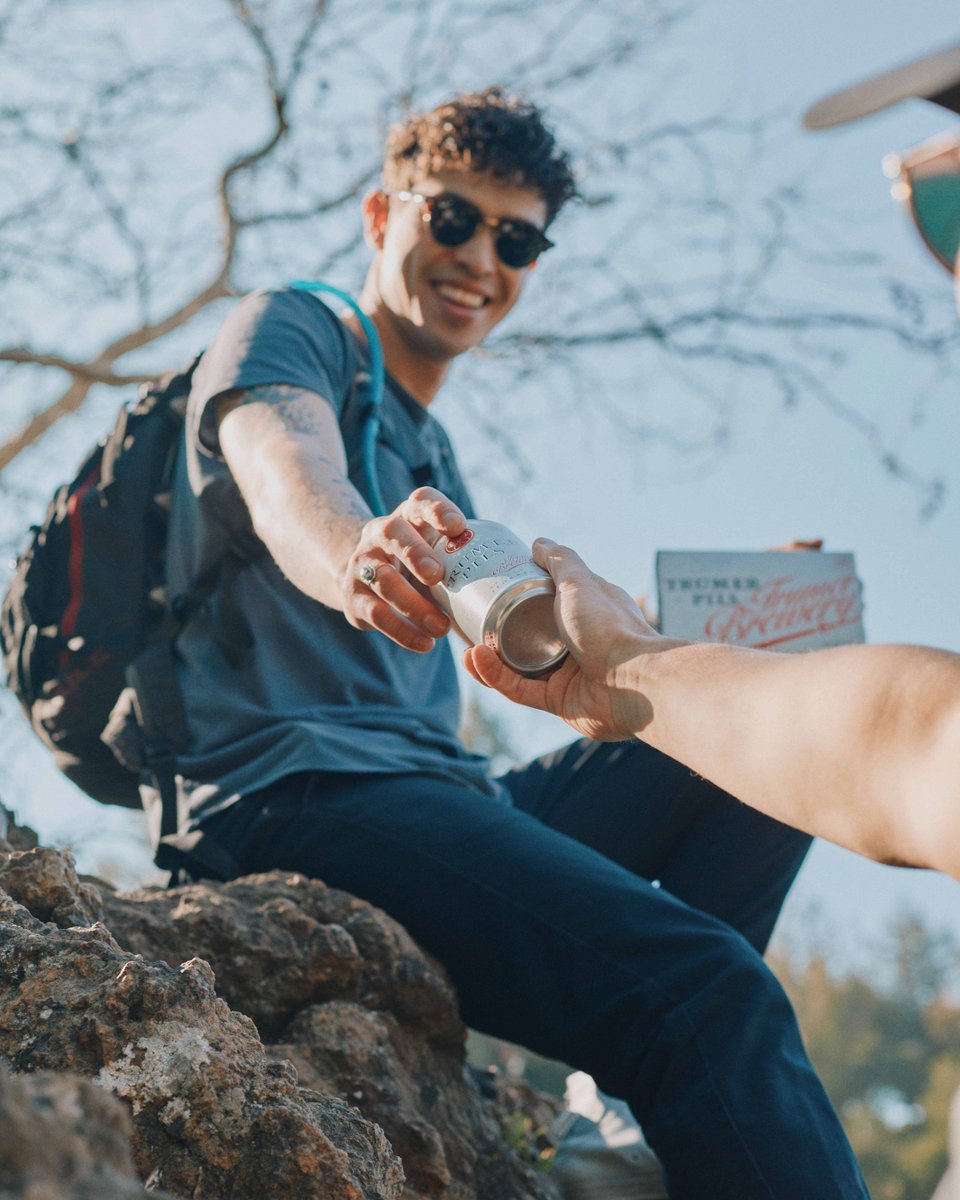 TrumerUSA's tweet photo. Less screen time. More beer time.
#GetOutside #TrumerPils #TheWorldsBestPilsner #BrewedInBerkeley #BayAreaBeer https://t.co/mWRiXUfQhW