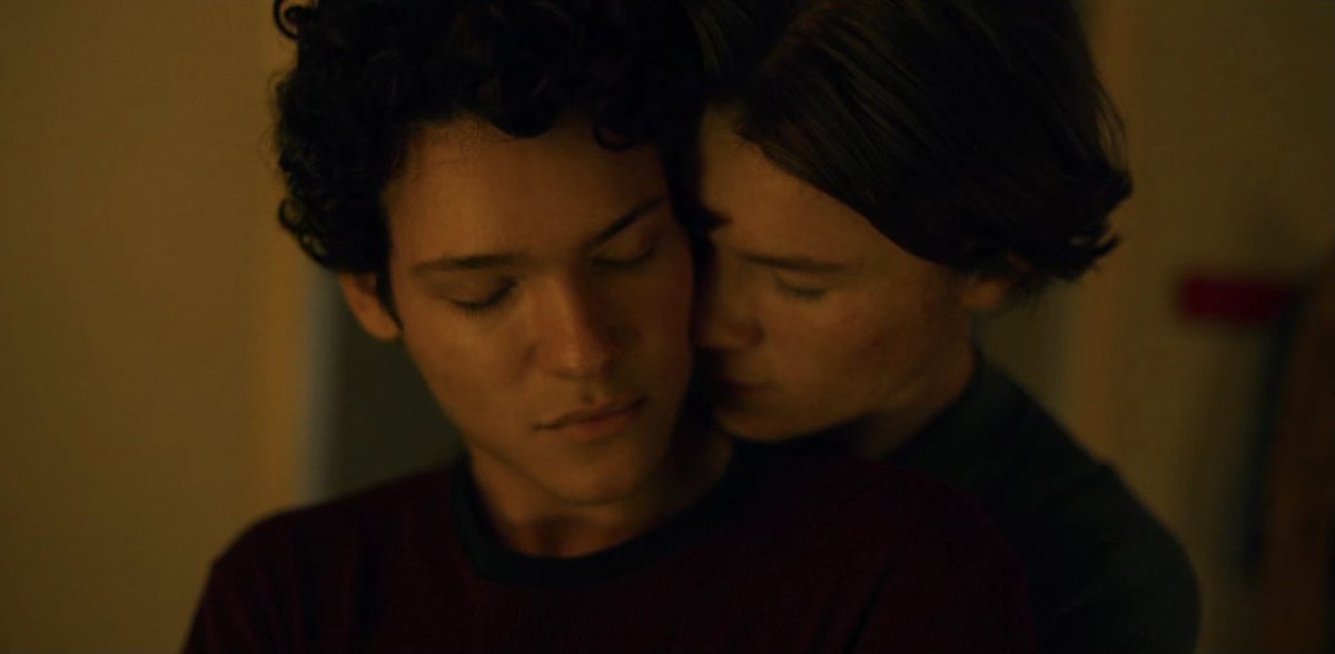Lancyduif_'s tweet photo. i keep making up scenarios in my head of what happened after the fish scene, them going downstairs and having dinner with linda while she shows wille simon's childhood pictures and simon is all embarrassed whereas wille is having the time of his life being so so in love https://t.co/zwEXz21b01