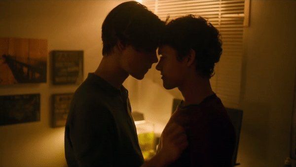 Lancyduif_'s tweet photo. i keep making up scenarios in my head of what happened after the fish scene, them going downstairs and having dinner with linda while she shows wille simon's childhood pictures and simon is all embarrassed whereas wille is having the time of his life being so so in love https://t.co/zwEXz21b01