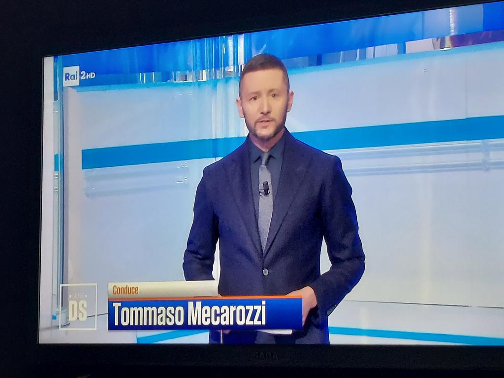 Peghy75's tweet photo. Ops..mi stavo per dimenticare il tweet settimanale... grande @tommy_rai sempre bello fare nottata per seguire #AltraDS https://t.co/2r7ZIjqevO