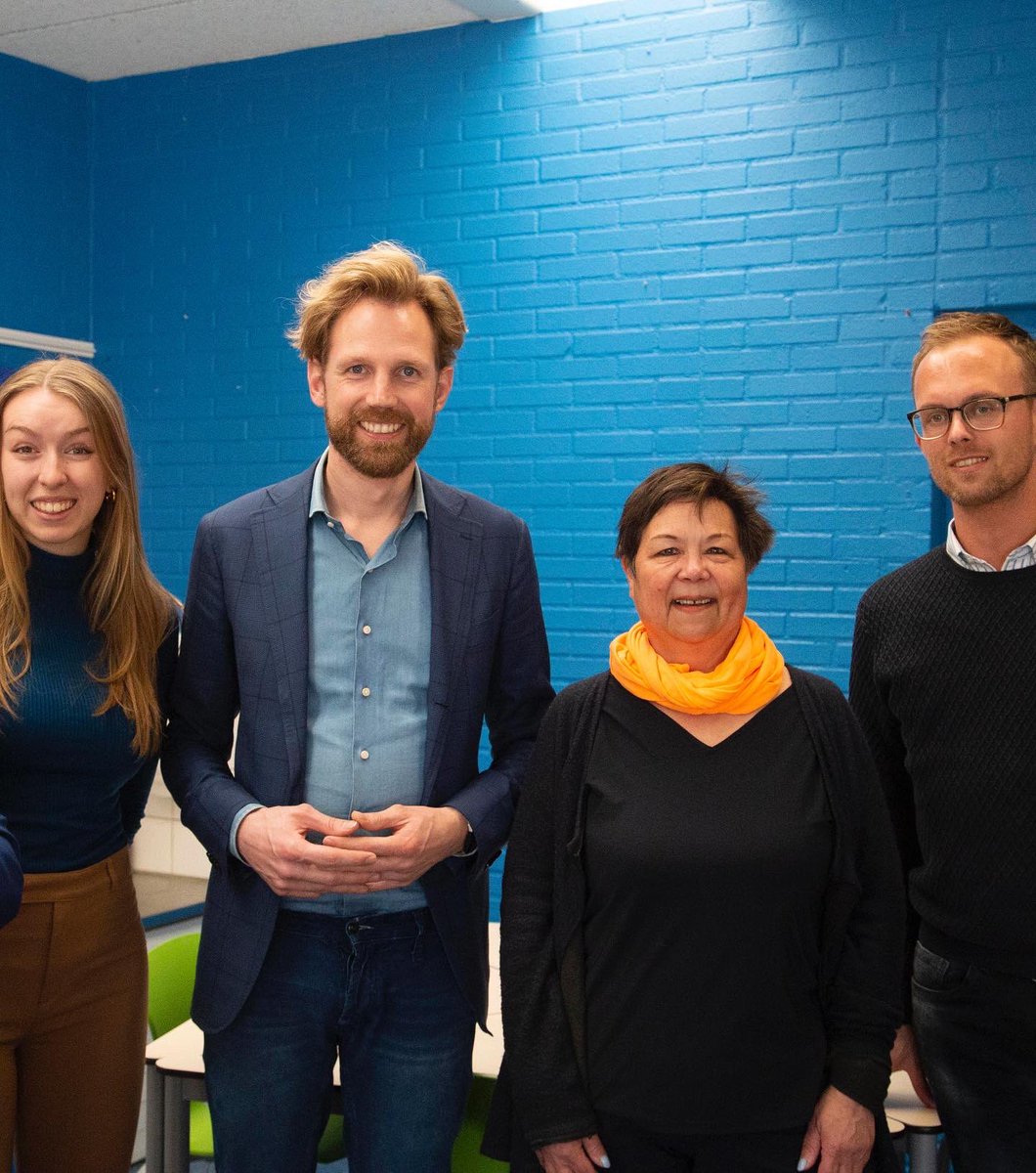 Minister Dennis Wiersma bezocht vanmiddag Meppel! Samen met hem hebben we Kindcentrum de IJsvogel bezocht. 
Minister Wiersma werd al zingend door leerlingen ontvangen op de IJsvogel.