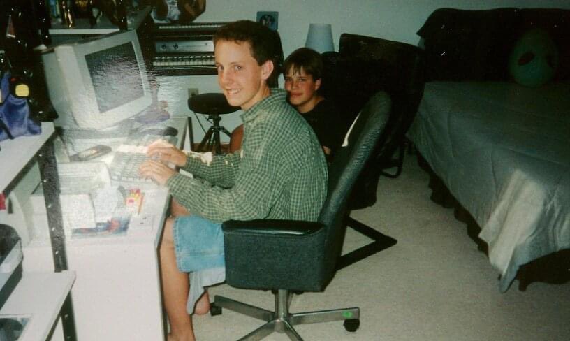 Gbometric's tweet photo. This is what Peak Ultima Online performance looks like.  I can only imagine we were fighting Liches in Deceit.  @its0x33. @RichardGarriott rate our setup. https://t.co/Cn543DtJKv