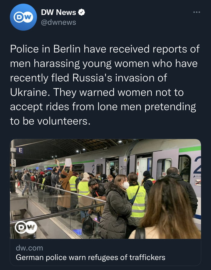 Deutsche Männer 2015: Die Flüchtlinge wollen unsere Frauen vergewaltigen.

Deutsche Männer 2022: