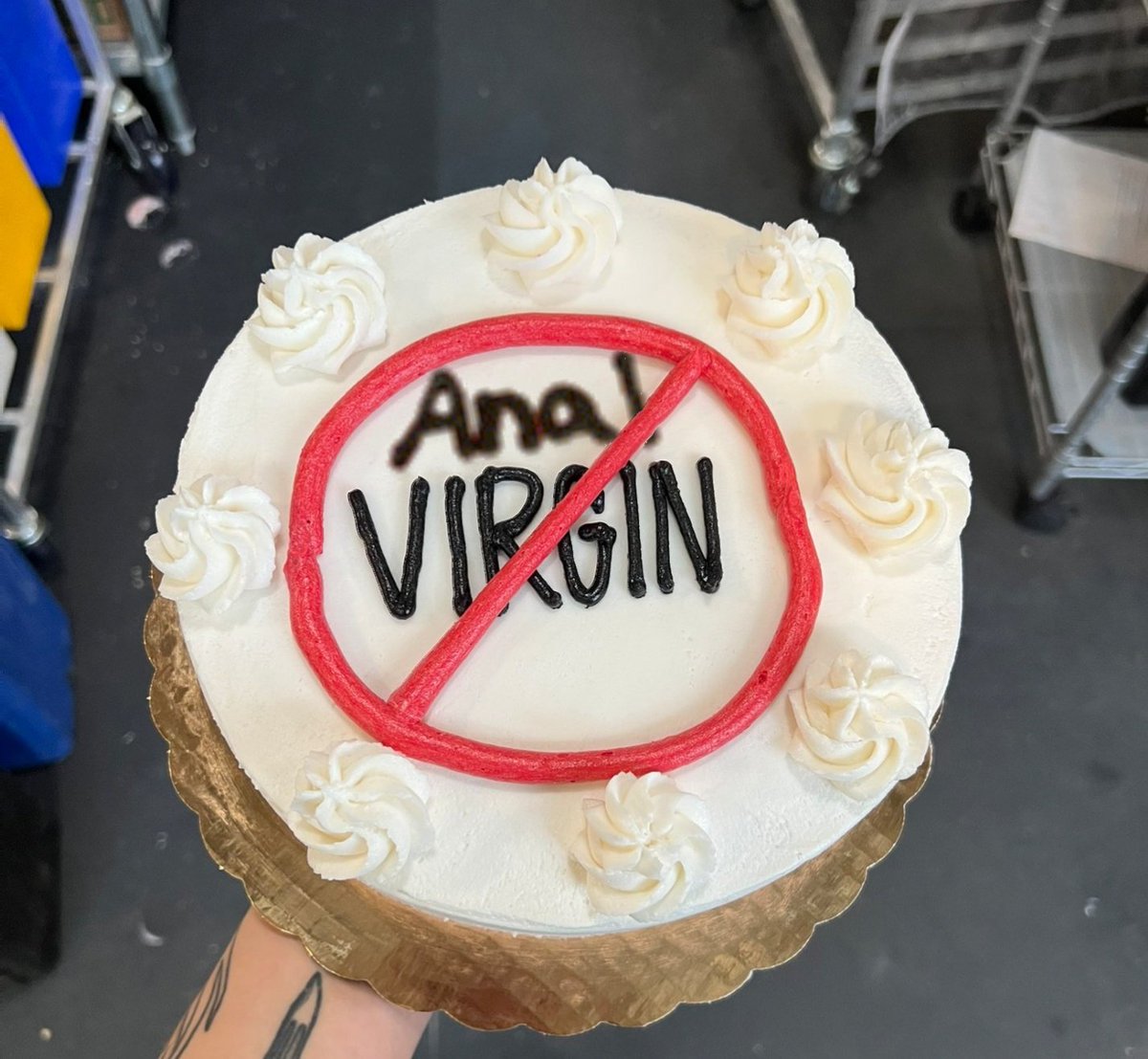 giovansouness's tweet photo. Tonight on Superscoreboard @gordonduncan7 has baked a cake for Hugh to celebrate a quote magical weekend for the elderly punter/pundit
🐺 #HowlerOfTheWeek https://t.co/uNFjxvjbzO