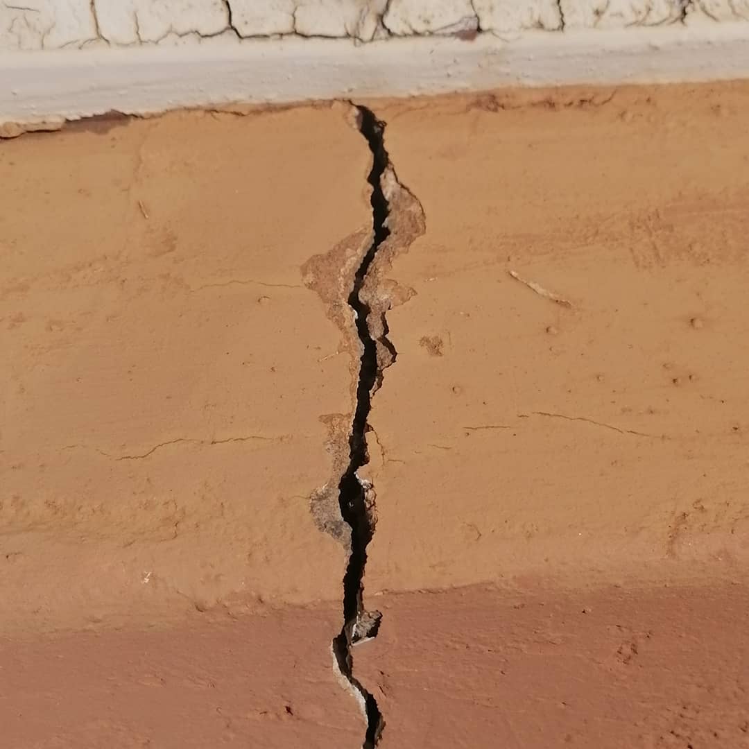 MaemoViol's tweet photo. Foundation investigation in Ramotswa, Magope ward.

Area is covered with clay soil. What recommendations would you give to a house cracking likd this one, founded on such soil?

Call or whatsapp 76349084 to get a quote today🙏 https://t.co/sG1tPwsySm