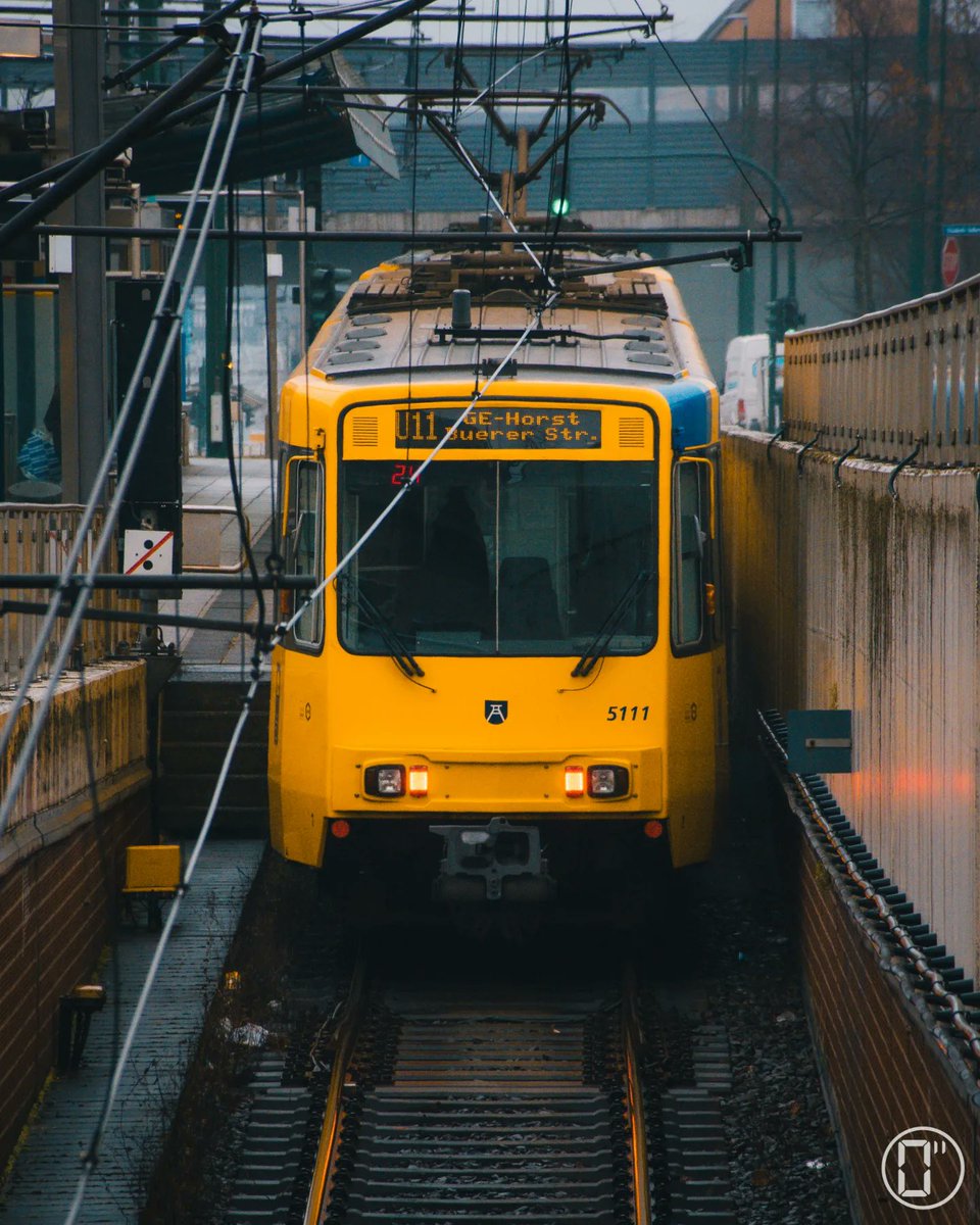 0SecondThoughts's tweet photo. Time for some Tram content. Even though this one is technically a subway. 😉😆

#tram
#subway
#tramsofinstagram
#streetphotography
#tramspotting
#moodydays
#liveforthestory
#yellowandblue
#canonphotography
#canonr6
#withmytamron https://t.co/IkoltZoA8A