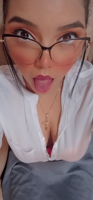 Preparada para tomarme tu lechita 🤤 https://t.co/A6P2BJT67R