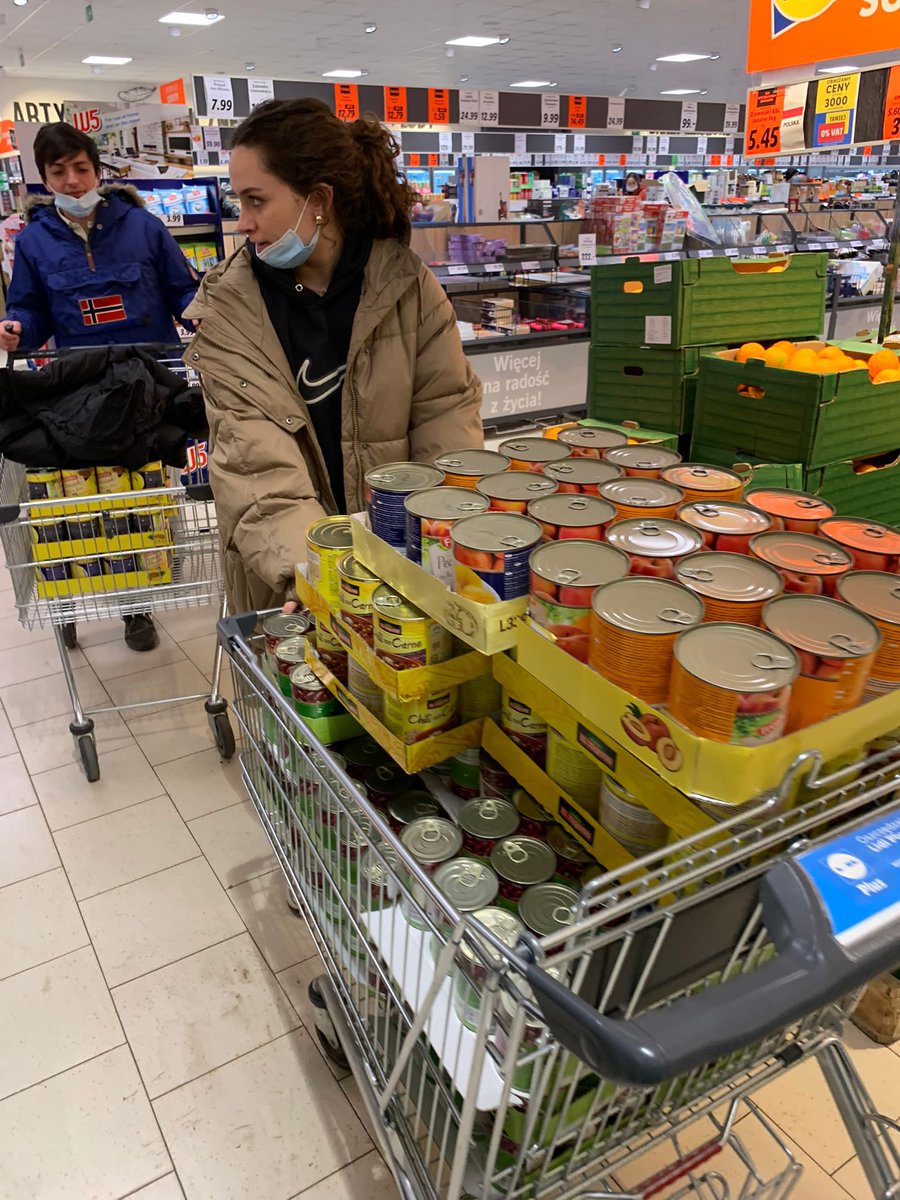 LublinU's tweet photo. Gracias a vuestras donaciones hemos podido abastecer a varios refugios y puntos de recogida, gracias!! #Ukraine #war #Rusia #UkraineRussiaWar #volunteers #Polonia 💙💛✊🏼 https://t.co/29Y7AVH1um