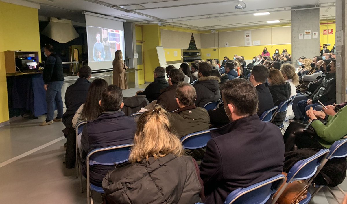 campjoliu's tweet photo. Ple de gom a gom a l’edició número 39 de l’Assemblea de Camp Joliu. Quines ganes de retrobar-nos de manera presencial! Avui ens formem en emocions i afectivitat amb la sessió d’ @AnnaPlans_ @Telespectadors https://t.co/uQXrIIdrgK