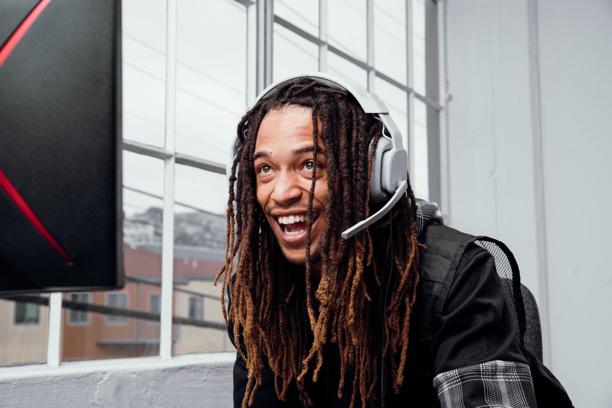 notsoPDX's tweet photo. We launched a colorful new headset today! Here are some of my favorite images from our earliest shoot. https://t.co/g9f98oruDR