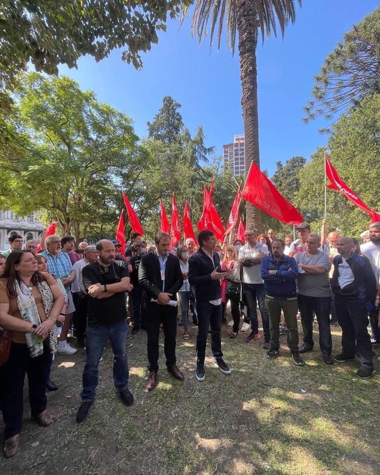 fdearma's tweet photo. DÍA DEL MILITANTE RADICAL 🇮🇩

¡Feliz día a la militancia del partido que trabaja diariamente!

Hoy con correligionarios de toda la provincia que acompañan a Gustavo Posse, nos juntamos para participar del encuentro provincial de la UCR. 

Por un Radicalismo más protagonista💪🏻🇲🇨 https://t.co/bdwY3K72ZQ