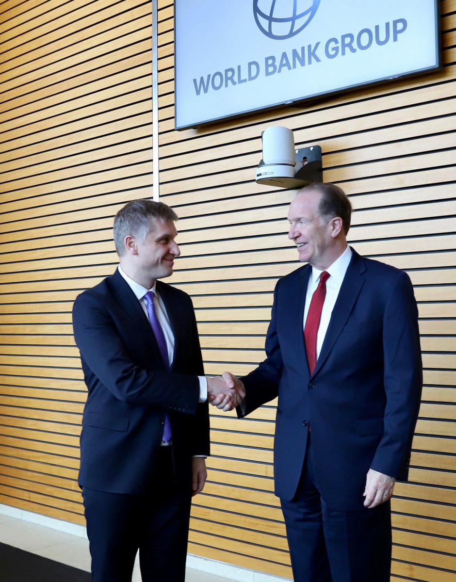 MRiTGOVPL's tweet photo. Liczymy na zaangażowanie Banku Światowego w transformację energetyczną i cyfrową Polski - powiedział min. @PiotrNowak_PL podczas spotkania z @DavidMalpassWBG, prezesem @WorldBank w Waszyngtonie. https://t.co/xPXwPGNIhc