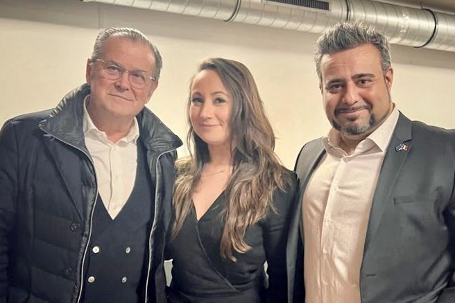 JosephaCOLIN's tweet photo. @YvonBerland portera nos idées sur le plan national 🇫🇷
C’est entourée de mon adjoint  @GaetanKhelifa, d’une équipe composée de la société civile et de chacun d’entre vous que nous pourrons, ensemble, imaginer le marseille de demain !
#JeRejoinsHorizons #Horizons https://t.co/lxcNW8RbRt