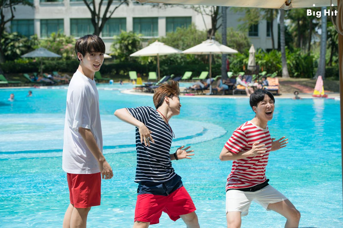 Ederlin0417's tweet photo. — 📸| Imágenes de BTS en Summer Package 2015 

@BTS_twt (+) https://t.co/RUcyuwWEfQ