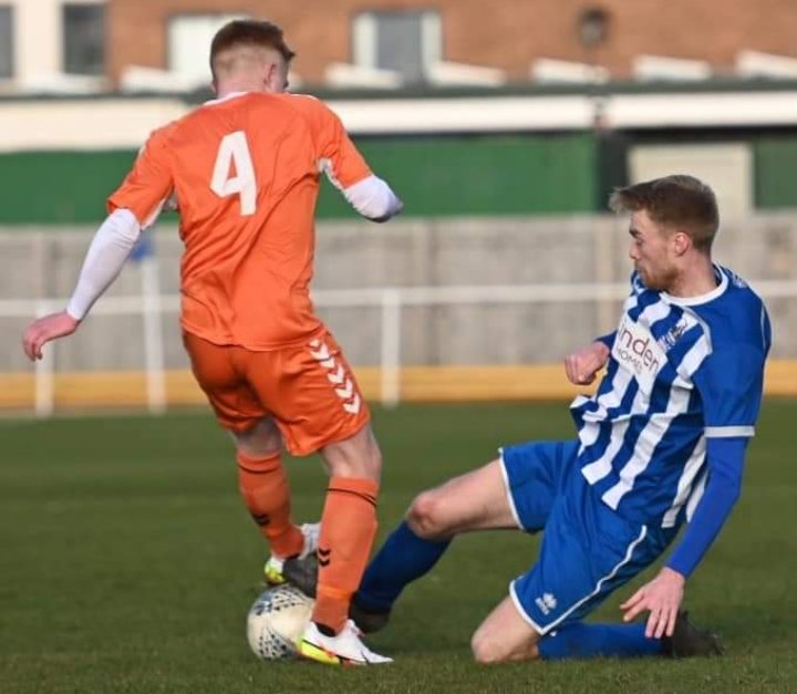 MikeRobertK's tweet photo. @Sidshouse76 @Heatonstan @andymcbride1989 Poor refereeing?🤔 This was our striker's booking!😆 Anyway, great bunch of lads, supporters and let your gaffer know we owe him a pint for the ball boy duties 😂 All the best,you deserve to go on and win the league 👍 https://t.co/dzVeD7LPOL