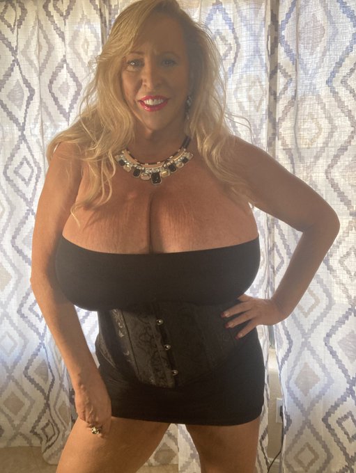 Live Show tonight on https://t.co/nC5aC3abF9  8 PM PST.   #EuropeDiChan https://t.co/8XB5ethyqB<a href="/tag/europedichan"class="tags"><span>#europedichan</span></a>