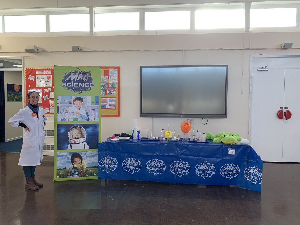 AloericSchool's tweet photo. We’ve launched #ScienceWeek with an amazing @MadScienceGroup show 🧪🧬🧲⚗️🔭🌱 https://t.co/EupR4Yi9X0
