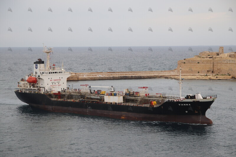 Shipguru's tweet photo. #GoFuels #1994built #oilproducttanker #VANNA #entering #grandharbourmalta - 21.09.2021 - https://t.co/nfgboxc3g3 - NO PHOTOS can be used or manipulated without our permission @LowSulfurBunker https://t.co/DVAzhf1kFz
