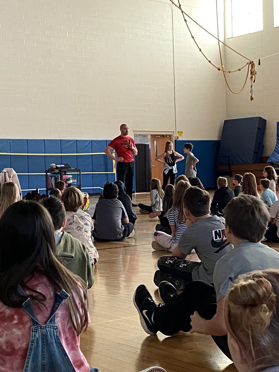 haleymae33's tweet photo. So grateful to have @SweetheartHero at RMES for our first assembly in over 2 years! Spreading such a great message and empowering students 💙 #GanandaProud #teachertwitter https://t.co/sUwMwzdUvy