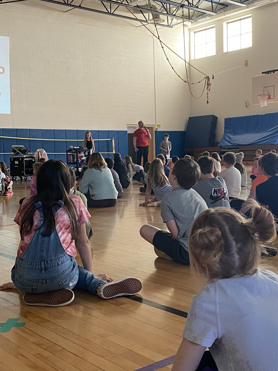 haleymae33's tweet photo. So grateful to have @SweetheartHero at RMES for our first assembly in over 2 years! Spreading such a great message and empowering students 💙 #GanandaProud #teachertwitter https://t.co/sUwMwzdUvy