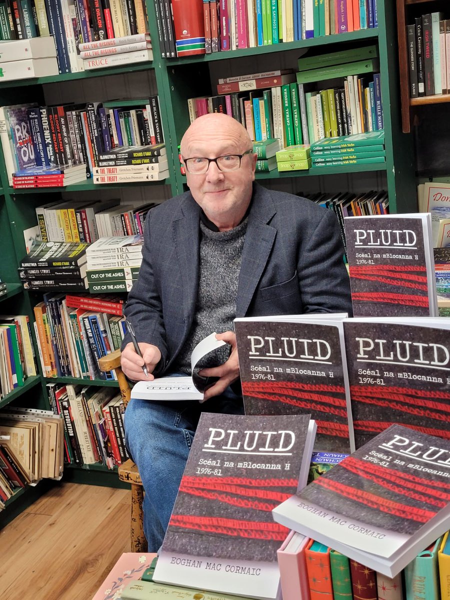 iEoghan's tweet photo. @LittleAcornsBks go raibh maith agat as cead a thabhairt domh do chathaoir a sshíniú inniu.... agus cóipeanna de #Pluid a bheith ar dhíol sa siopa https://t.co/ACcedtvzqC