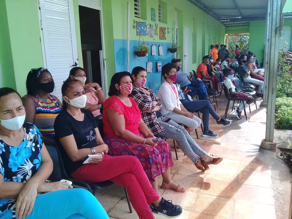 EDUCESMERALDA's tweet photo. Se realiza Acto municipal de inicio del Curso Escolar 2021-2022 en la Escuela Primaria Camilo Cienfuegos en el Consejo Popular Brasil del municipio Esmeralda Camagüey Cuba #Cuba #CubaMined #CubaEduca https://t.co/psFGE0nVnZ