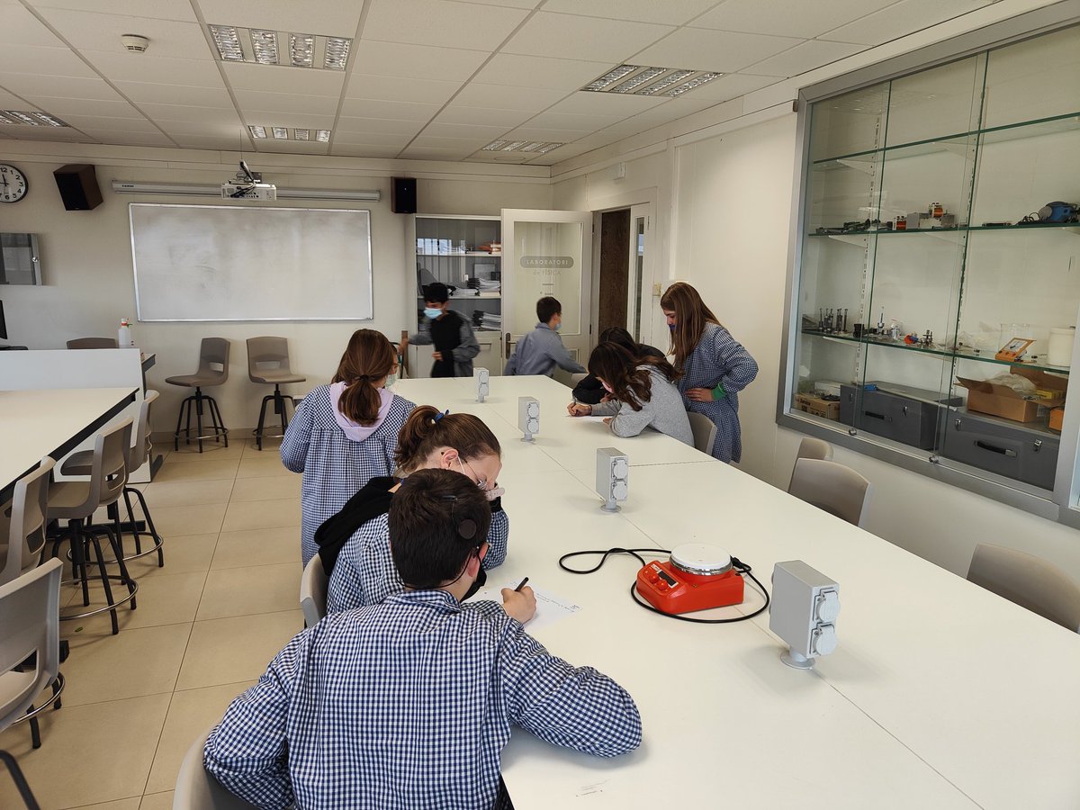LestonnacTgn's tweet photo. 6è prim- celebrem el #diadelesmatemàtiques amb activitats especials! Descobrim els matemàtics, comprensió matemàtica, #flipitty, enigmes...
Un gran dia! #lestonnacTgn https://t.co/BAGWo0yKTt