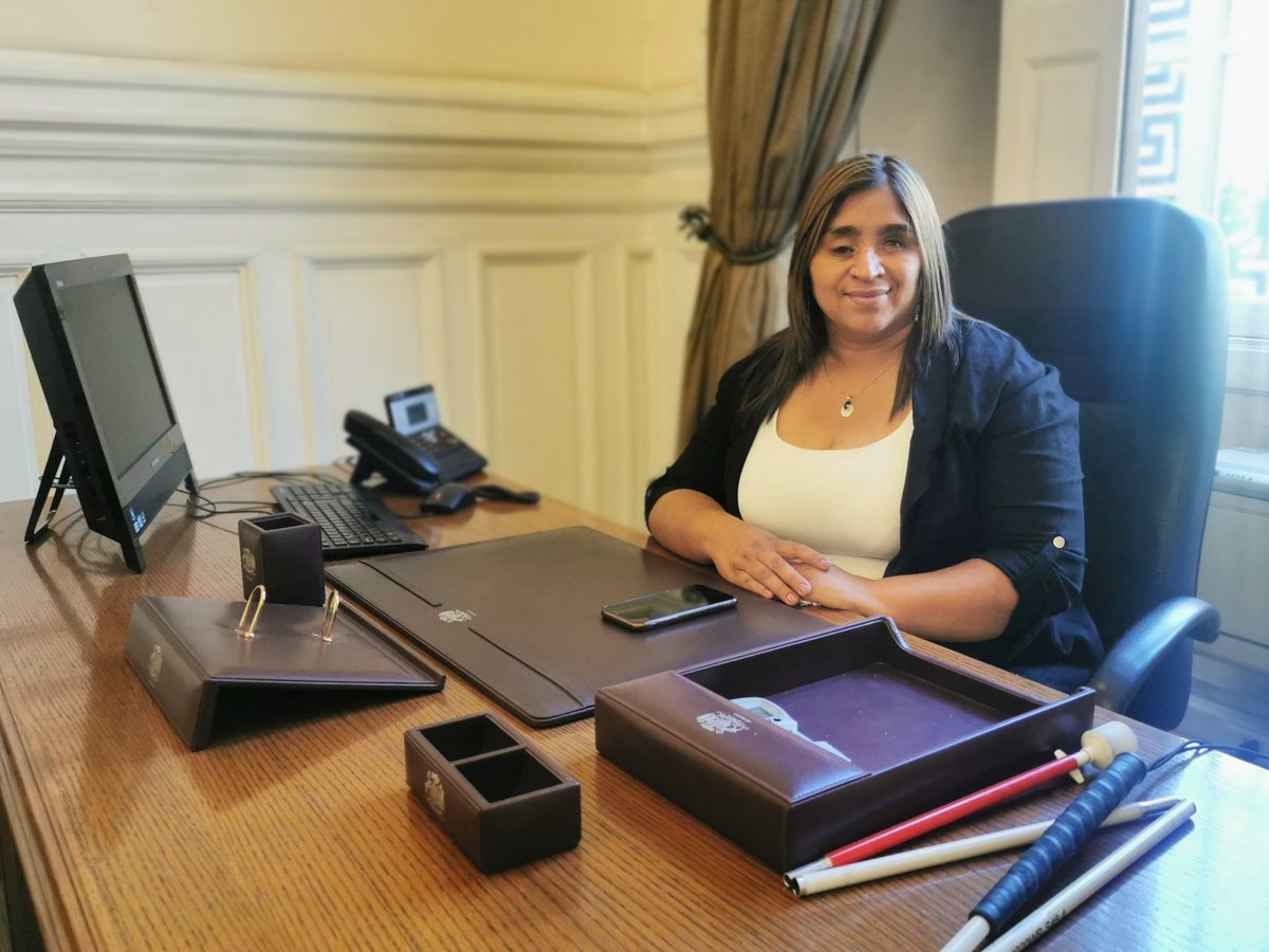 DignidadFabiola's tweet photo. Primer día de trabajo como senadora en el ex Congreso Nacional🏛️🌸muy contenta de afrontar éste desafío y de representar a mi querido pueblo.✊ 

Hemos hecho historia y tengan por seguro que trabajaremos por alcanzar la justicia social que merecemos.

#SenadoraDelPueblo https://t.co/ukamkoLVIM