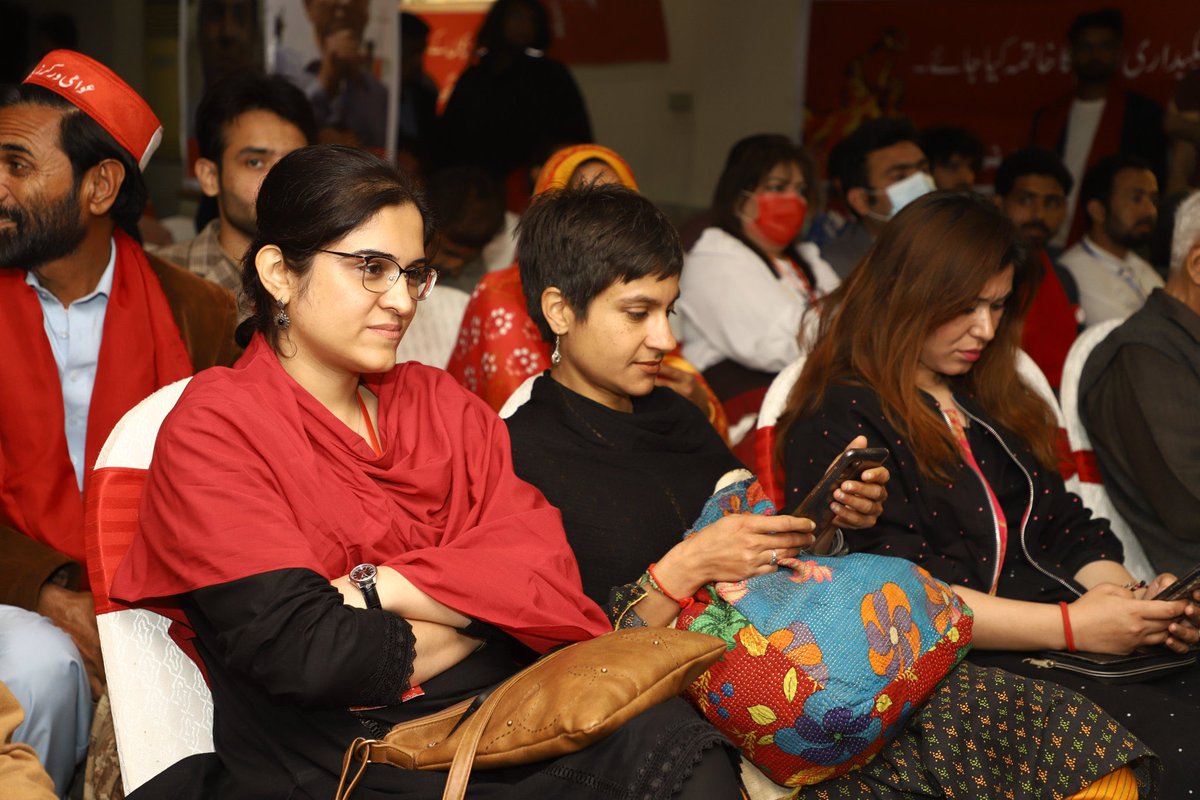 AwamiWorkers's tweet photo. The party also elected a 53-member federal committee, the party's highest decision-making body. The members of the federal committee include Comrade Baba Jan,Abira Ashfaq,Alia AmirAli, Ammar Rashid,Marvi Latifi, Aqeela,Rehana Bibi, Kausar Shaheen, among others. #AWPThirdCongress https://t.co/DRlRrD5IA8