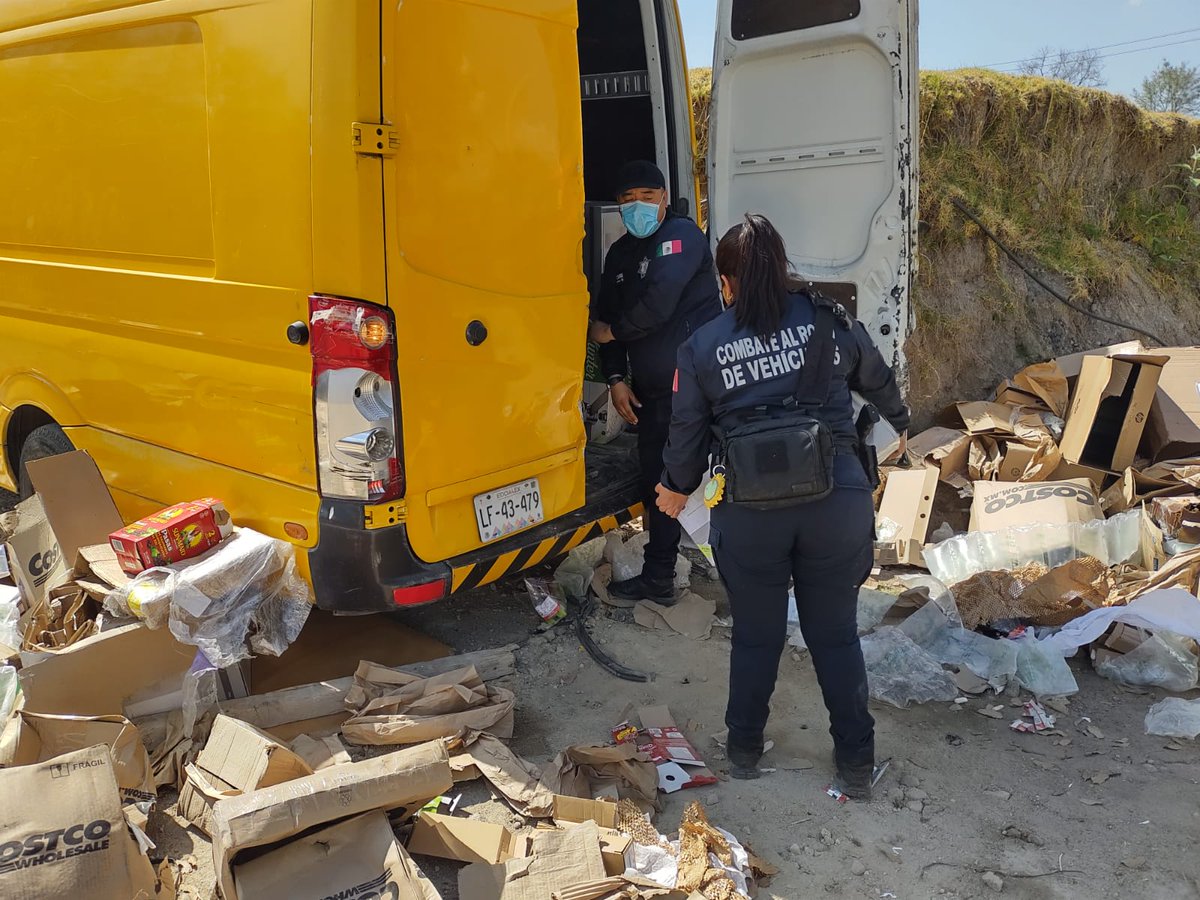 #AccionesFGJEM | Elementos de la Fiscalía Especializada en Delitos Contra el Transporte y de <a href="/SS_Edomex/">Secretaría de Seguridad del Estado de México</a> ejecutaron una orden de cateo en #Naucalpan, en donde fue localizado un vehículo con setenta cajas de paquetería, con un valor aproximado de 50 mil pesos.