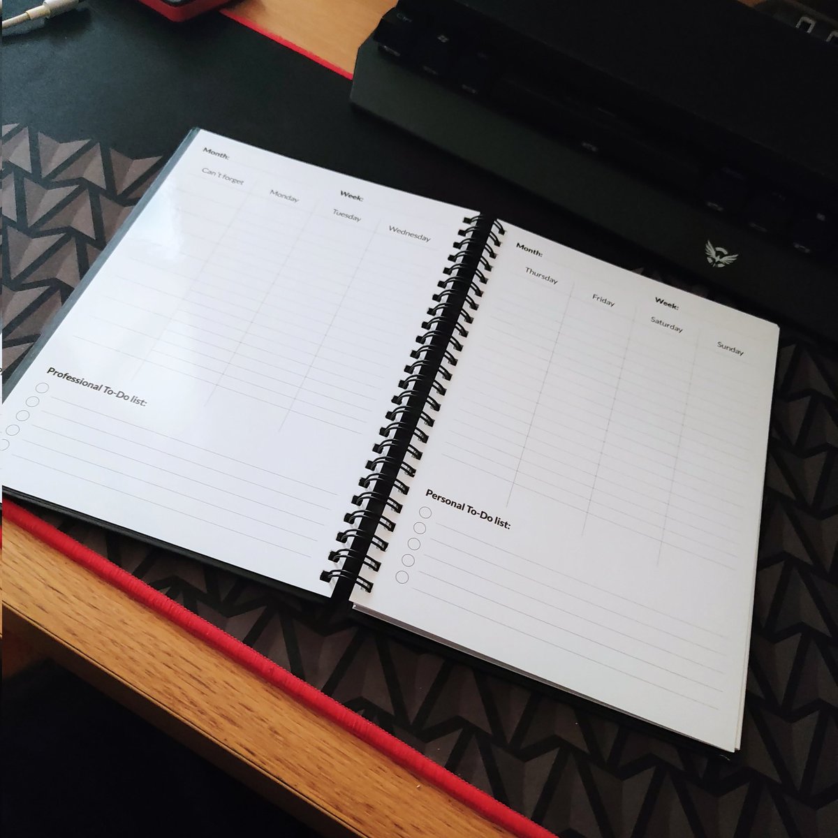 Reveratel's tweet photo. Para poupar o ambiente obtive o Infinitebook.
Eu já tinha usado a 1ª versão e adorei, então eu decidi arranjar um mais completo com um kit de limpeza para ser mesmo aquele infinity.
Muito bom trabalho @iaminfinitebook
#infinitebook https://t.co/fBMVvcKCgp