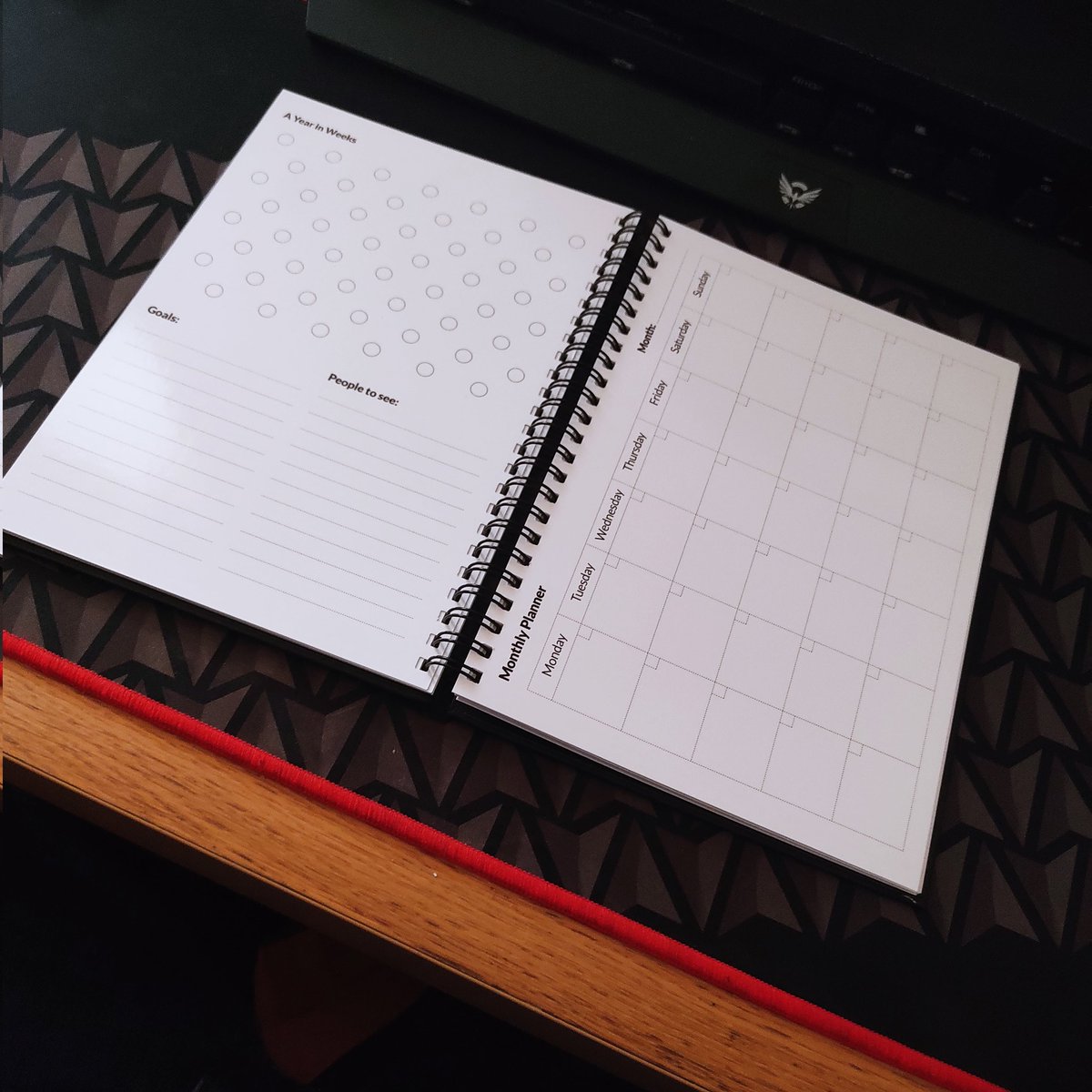 Reveratel's tweet photo. Para poupar o ambiente obtive o Infinitebook.
Eu já tinha usado a 1ª versão e adorei, então eu decidi arranjar um mais completo com um kit de limpeza para ser mesmo aquele infinity.
Muito bom trabalho @iaminfinitebook
#infinitebook https://t.co/fBMVvcKCgp