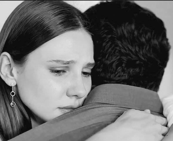 Grkmaytoll's tweet photo. “sana yaşattığım her şey için özür dilerim beni bırakma olur mu beni sensiz bırakma” 
“olur” 🥀 #mahcel https://t.co/BWEBwlDLi9
