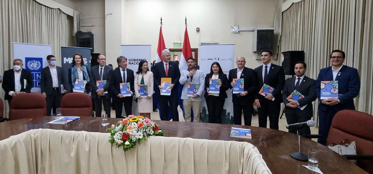 PNUDPARAGUAY's tweet photo. En el marco de #AsunciónSustentable, el @mopcparaguay presentó el manual técnico “Lineamientos para el Diseño de Bicisendas en el Área Metropolitana de Asunción”🚲🛣 https://t.co/gx6NhjXE9O