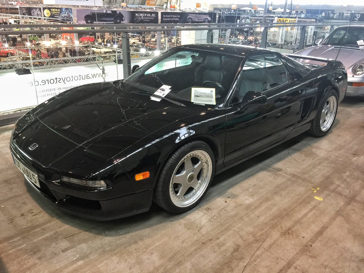 jackonline1's tweet photo. Chaque jour de mars je sors une voiture noire de mes archives #blackber un arc en ciel automobile pour réchauffer ton petit cœur https://t.co/p6zyjEkWaL