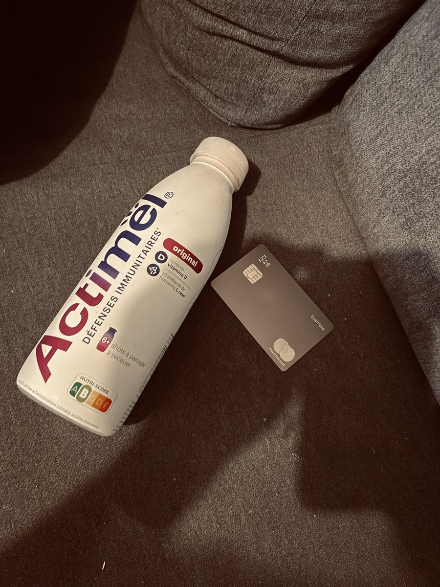 ShakurMat's tweet photo. La grande bouteille @ActimelFR arrivée dans le sud (34) a Auchan pérols et brasser avec la carte @N26FR comme prévue 👌 #HeMerci #Actimel #N26 https://t.co/FTfH8C97Fo