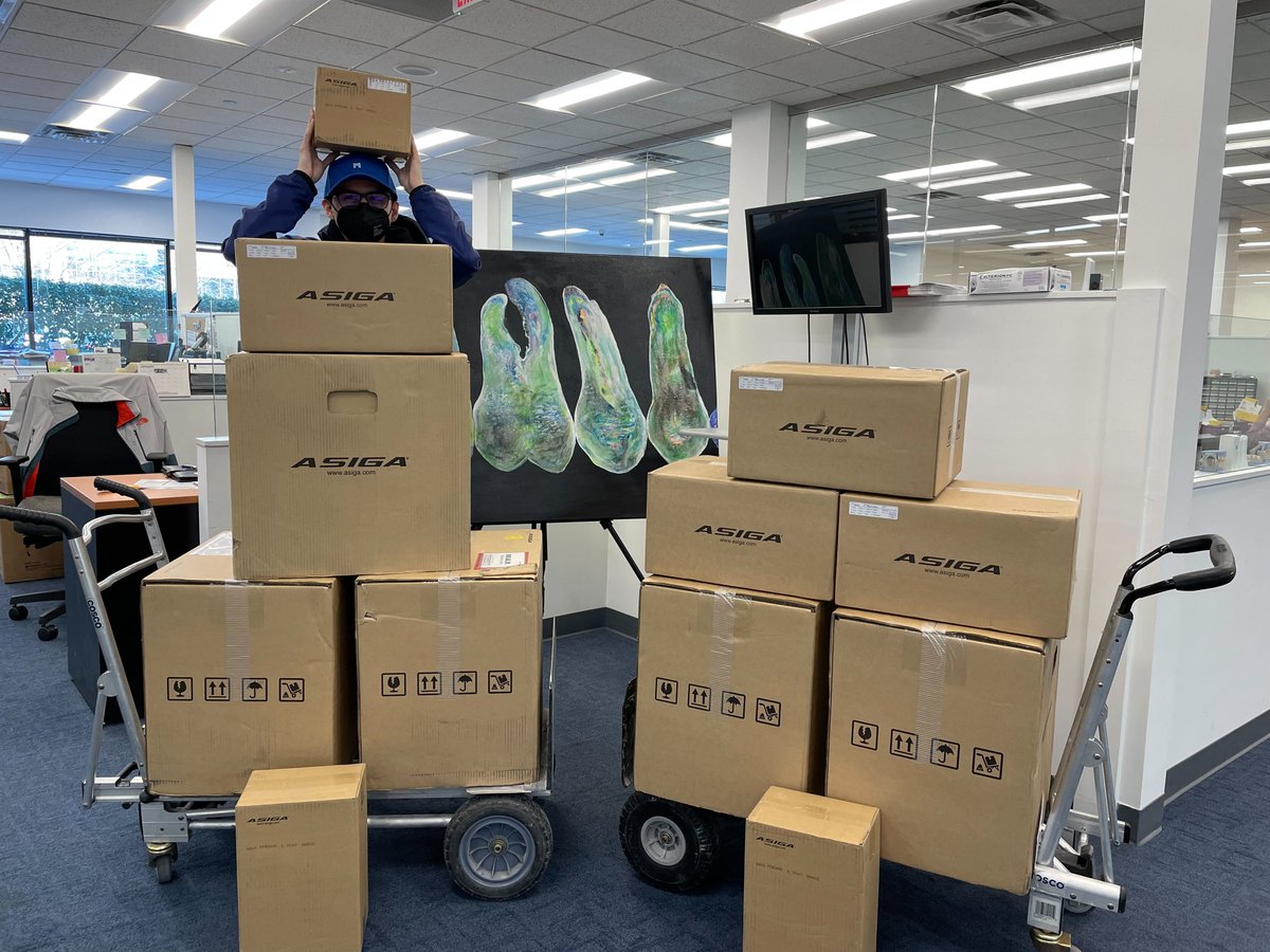 Dentcore1's tweet photo. Mondays are always better when we have shipments come in 🎉🙌

#asiga @asigaofficial #digitaldentistry #dental #3dprinter #dentcore #mondaymood #asigaprinter https://t.co/AM9r5pu88K