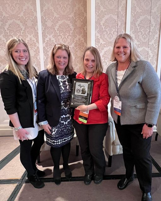 SacredHeartMI's tweet photo. Sacred Heart's own Mrs. Parks was recently awarded the highest recognition bestowed for outstanding counseling by @macacorg. We know many of you reading this have found the right college for you or your children w her help! Please join us in congratulating her. #ASHDifference https://t.co/R5cKWRYnsv