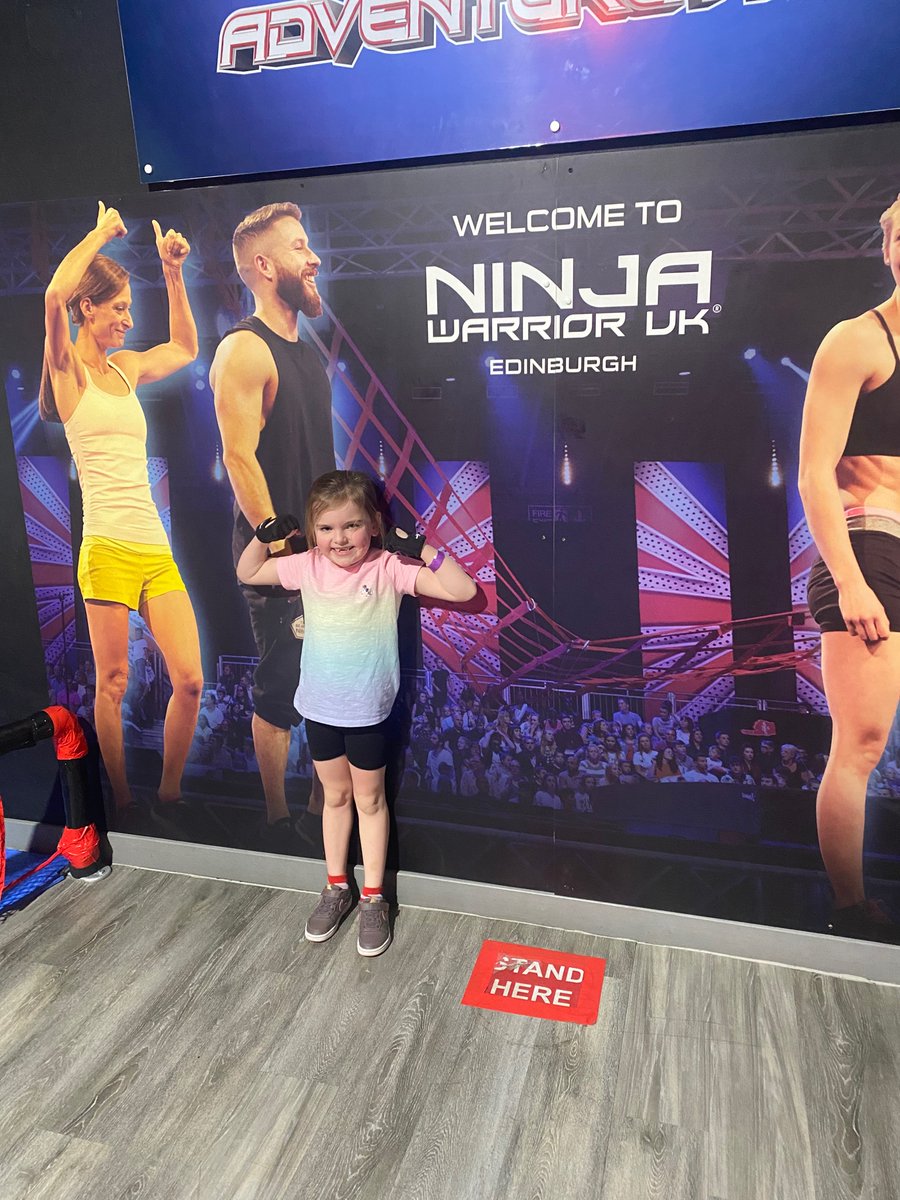 stacykincaidxx's tweet photo. finally found a ‘ninja warrior’ place for Daisy-May , doing what she does best 💪🏼 #energetic #weechamp #weeninja @KingsOakSchool https://t.co/Lg7mtUzqsa