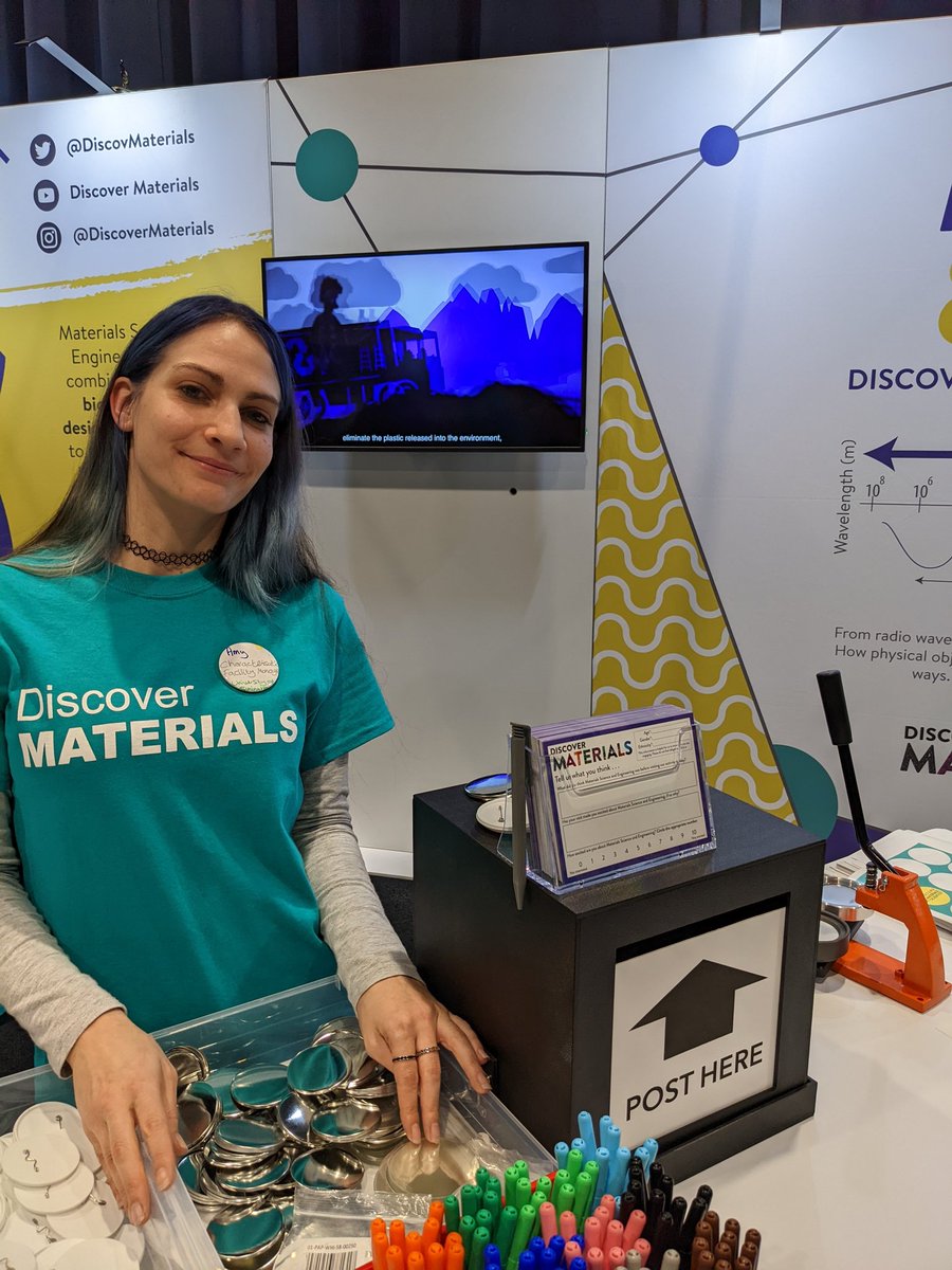 downey_kathryn's tweet photo. Technicians are just awesome 🌟 #AmyNewell joined @DiscovMaterials at #NSLManchester @newscievents this weekend from @metmat_unibham I'm so grateful for all your help and super excited about your DM grant outreach project #IWD2022 #InternationalWomensDay @RoyceInstitute https://t.co/4dflx8iGR8