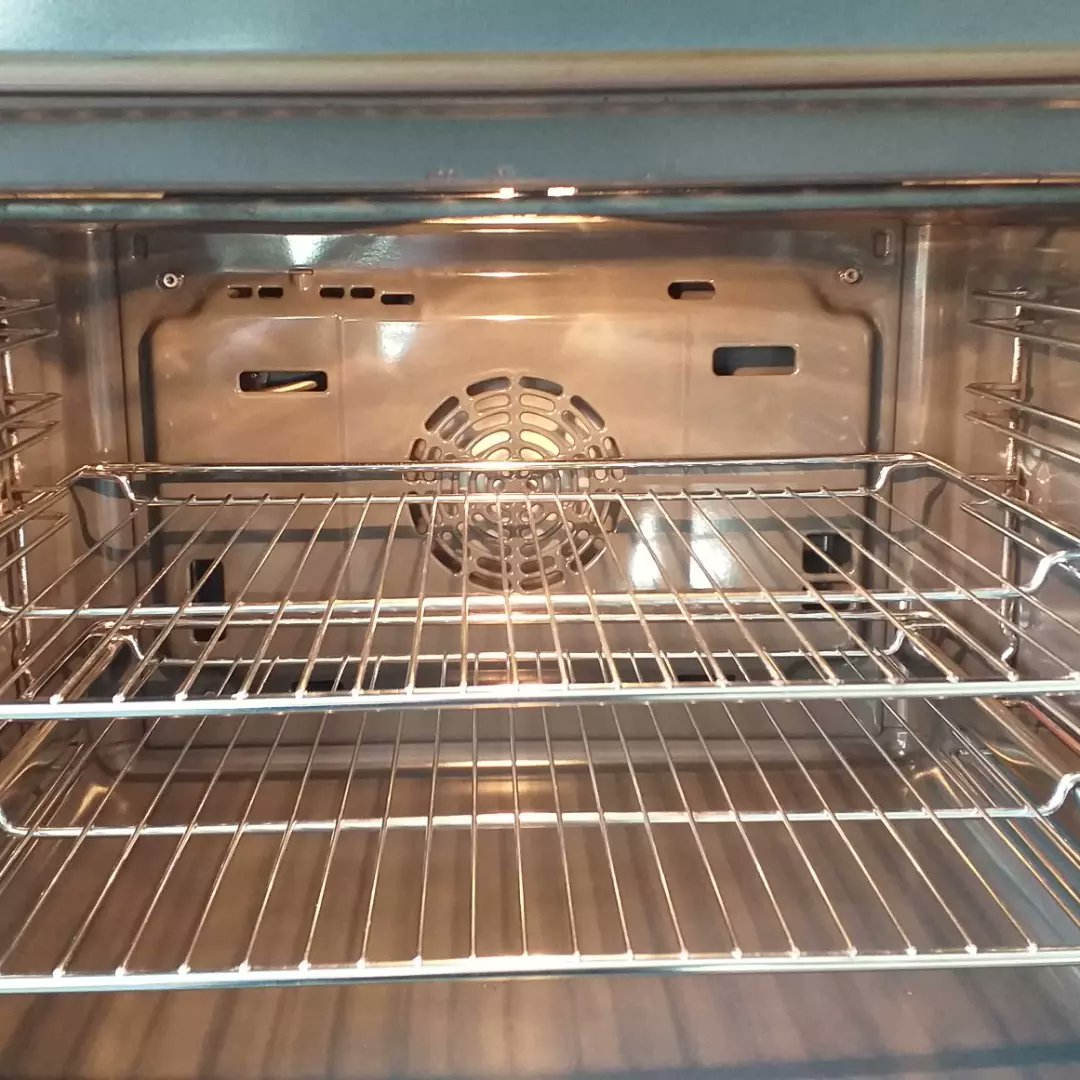 LeeEmmott1's tweet photo. Another gleaming oven in #chadderton this morning. To book a Spring Oven Clean msg me on 07943 537810.
#ovencleaning #royton #shaw #chadderton #middleton #failsworth #mossley #oldham #ashtonunderlyne #rochdale #manchester #saddleworth https://t.co/pdiJbSQbNZ
