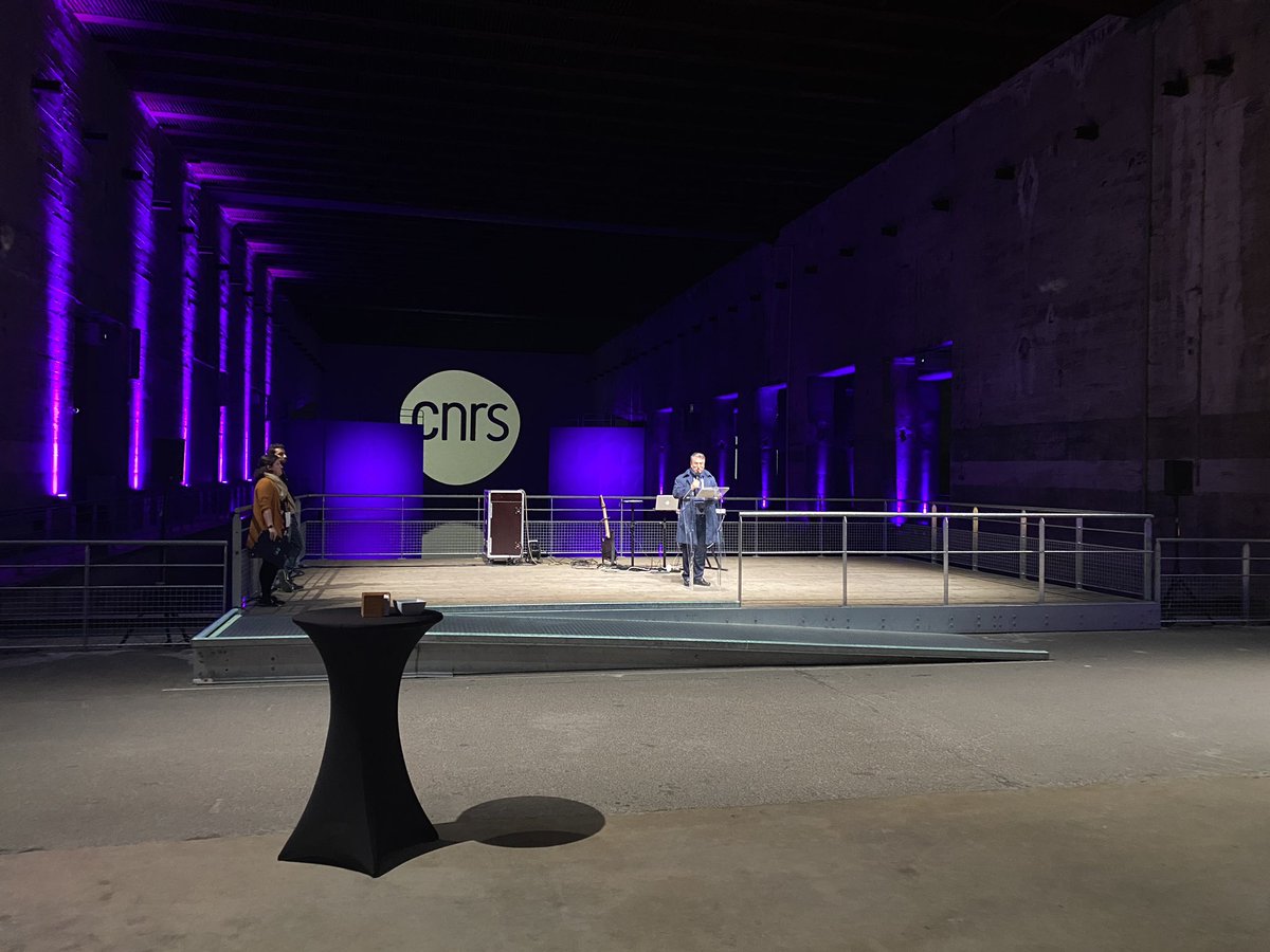 CNRSAquitaine's tweet photo. #CellImmersion | Lancement de la soirée d’inauguration de l’exposition Cell Immersion aux Bassins des Lumières ! https://t.co/JmJxCKRCC5