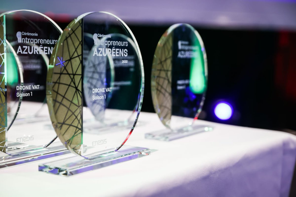 PasDassonville's tweet photo. Moment de respiration avec la remise des trophées de l'#innovation @enedis_coteazur 
Intraprendre et se ré-inventer, c'est l'impulsion portée auprès de nos salarié.e.s pour répondre à nos enjeux #nouvellefranceelectrique #servicepublic 
A très bientôt pour les prochaines saisons https://t.co/RcbHV6MXkE