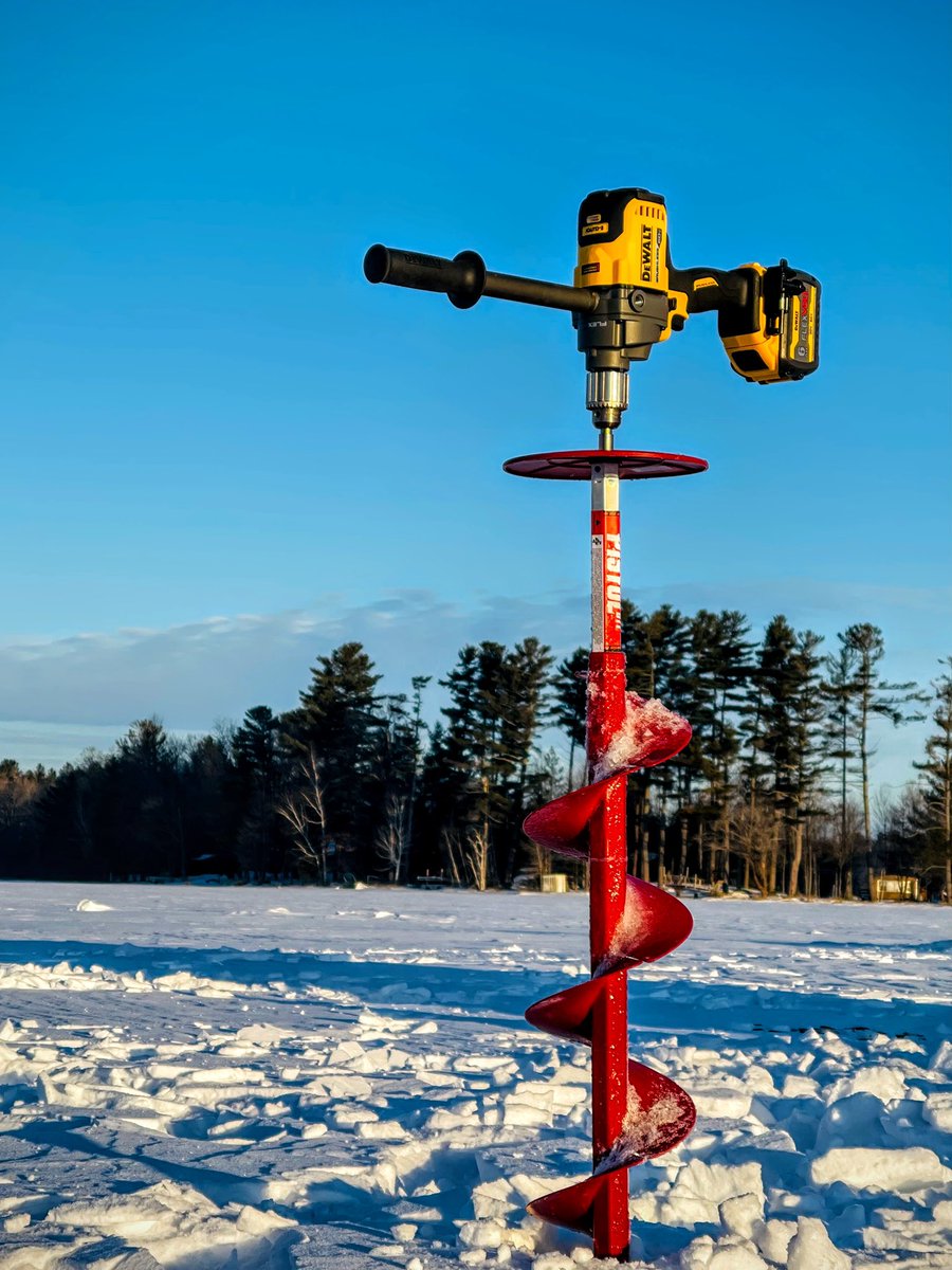 icefishWI's tweet photo. #dewalt #icefishing #eskimo #wisconsin #snow #lateice #pistolbit https://t.co/Gl8FAedoQO