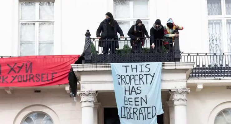 Bir Rus oligarka ve Putin’in eski damadına ait evler ‘işgal edildi’: Bu bina özgürleştirilmiştir 

diken.com.tr/bir-rus-oligar…