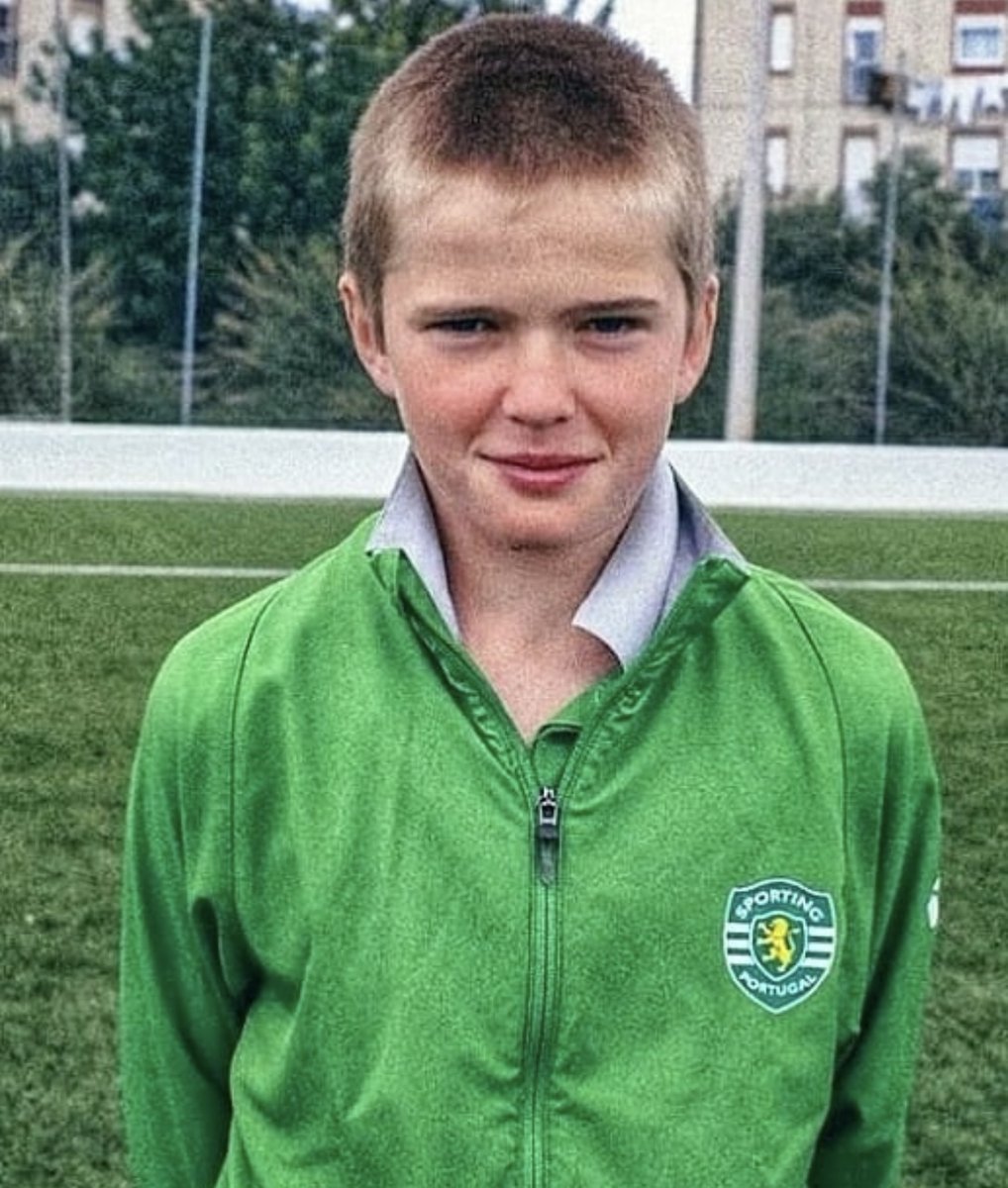 Footballtweet's tweet photo. Guess who? 🤔 https://t.co/tHaqLSqzlx