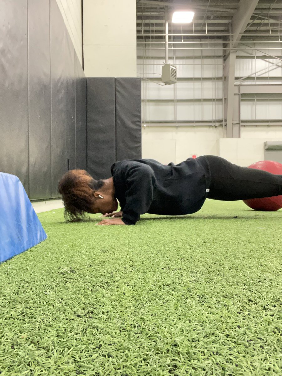 knbcarruthers's tweet photo. Motivation Monday! It’s not too late! Hit the gym & get a workout in! 💪🏽💪🏽💪🏽 #cardio #coreworkout #upperbodyworkout #legworkout #summertimegoals https://t.co/QTwiv6BWo7