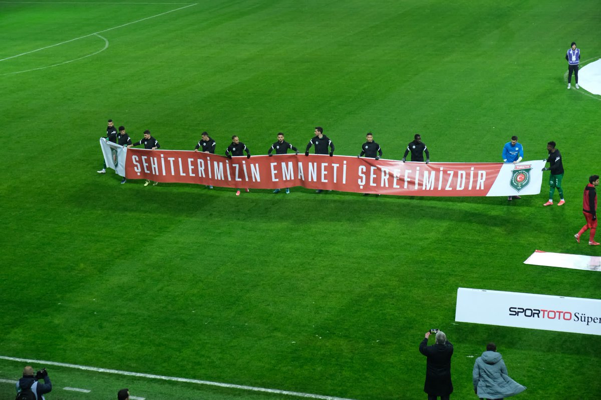 M U H T E Ş E M S İ N İ Z 💚🤍

Gaziantep FK karşısında çok önemli bir galibiyete imza atan, bizleri maç boyunca heyecana boğan #Giresunspor'umuzu gönülden tebrik ediyorum. 👏🏻

Aynı konsantrasyonla devam!💪🏻

#GRSvGFK🟢⚪