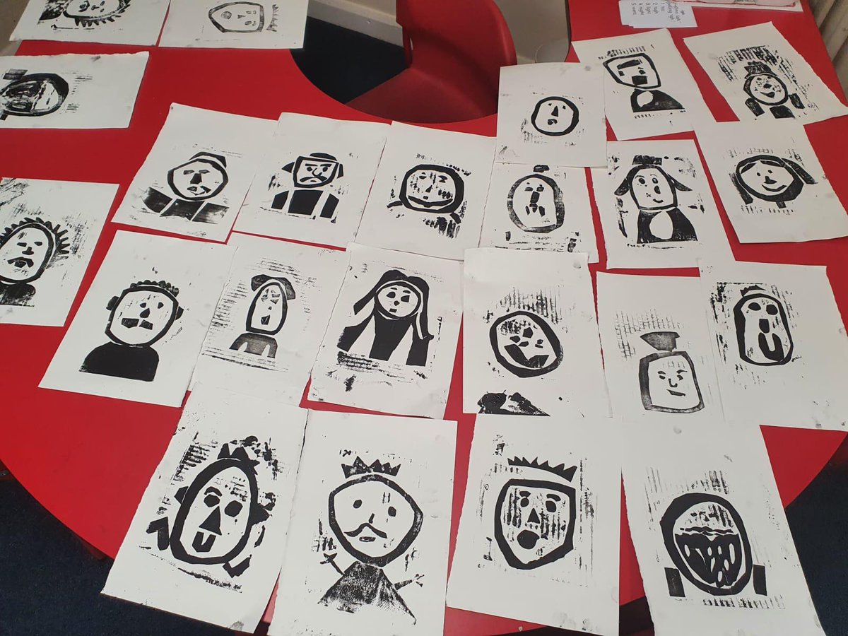 Last week we made prints from cardboard and foam then used ink and rollers to make portraits. Our theme was important people from our Welsh history. The children’s artwork will be on display at this year's Eisteddfod. I love them 🥰🏴󠁧󠁢󠁷󠁬󠁳󠁿 #school #teacher5oclockclub #edutwitter