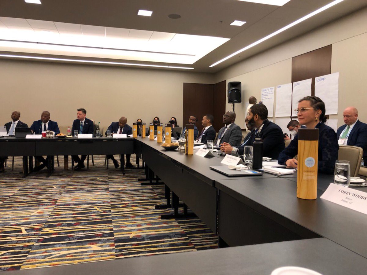 LukeBronin's tweet photo. About 20 mayors came together at @leagueofcities today to talk about the gun violence that’s hurting communities across the country. Shared what we’re doing w/our partners—but more important, grateful for the chance to listen &amp; learn from what others are doing, too https://t.co/tJGuVeXUhx